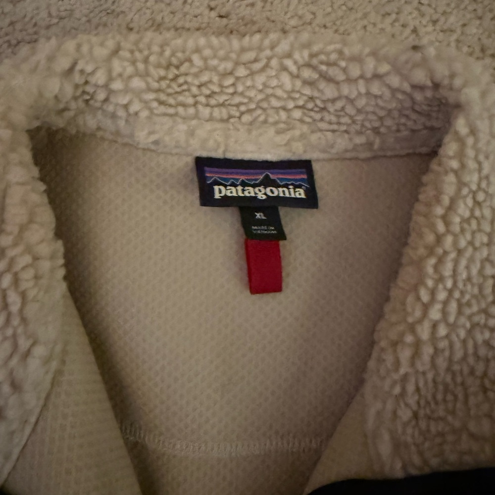 Patagonia Women's Classic Retro-X® Cream and Gray Fleece Vest - Picture 3 of 5